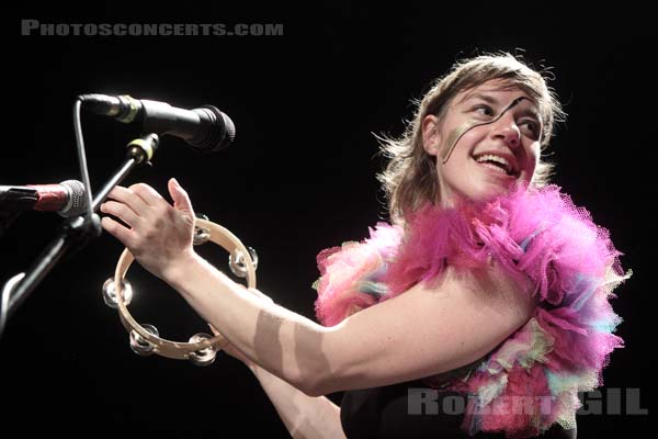 TUNE YARDS - 2011-06-02 - PARIS - Cafe de la Danse - 